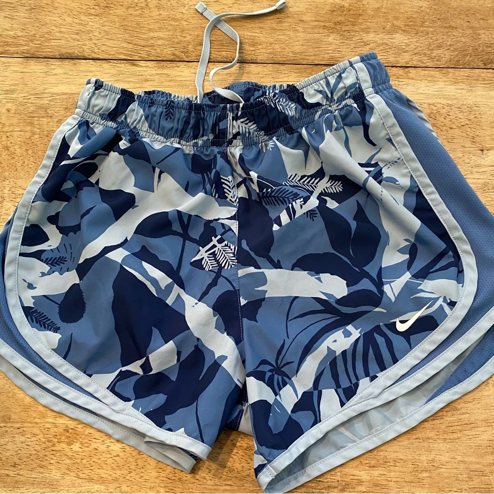 Nike Women’s XS‎ 100% Poly Blue Tropical Print Athletic Shorts